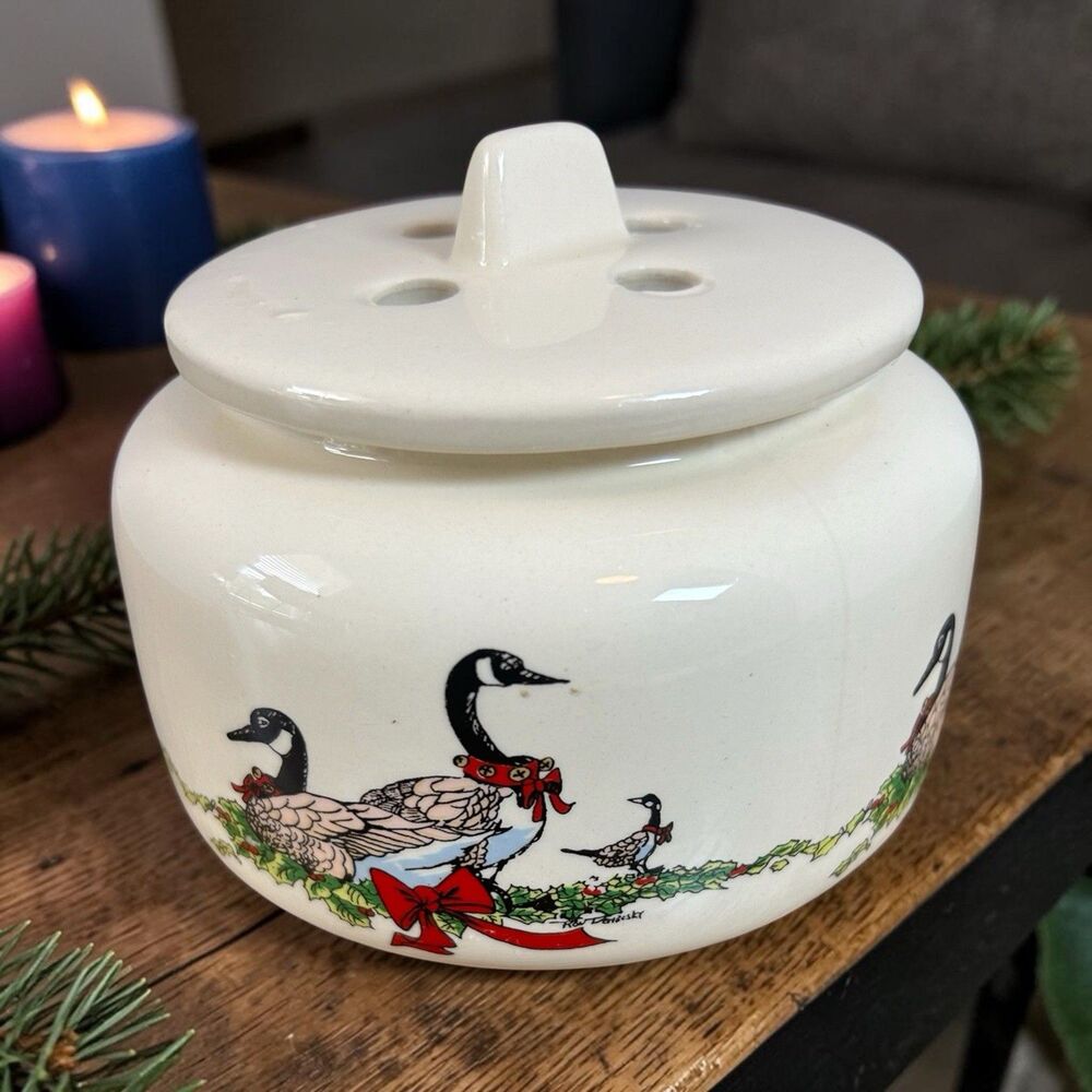 Vintage Christmas Country Geese Potpourri Burner Crock Jar Ceramic Taiwan 1987